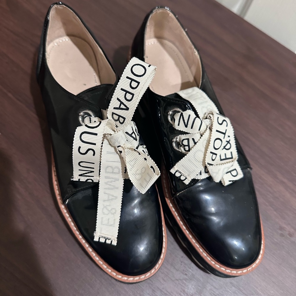 Black Women's Shoes with Ribbon Detail